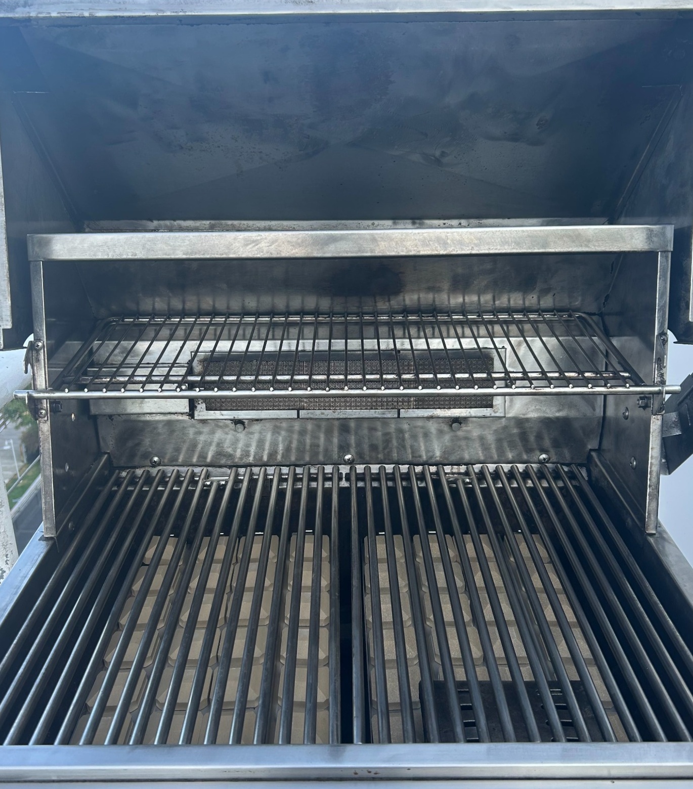 Grill before professional cleaning by GrillRenewCT